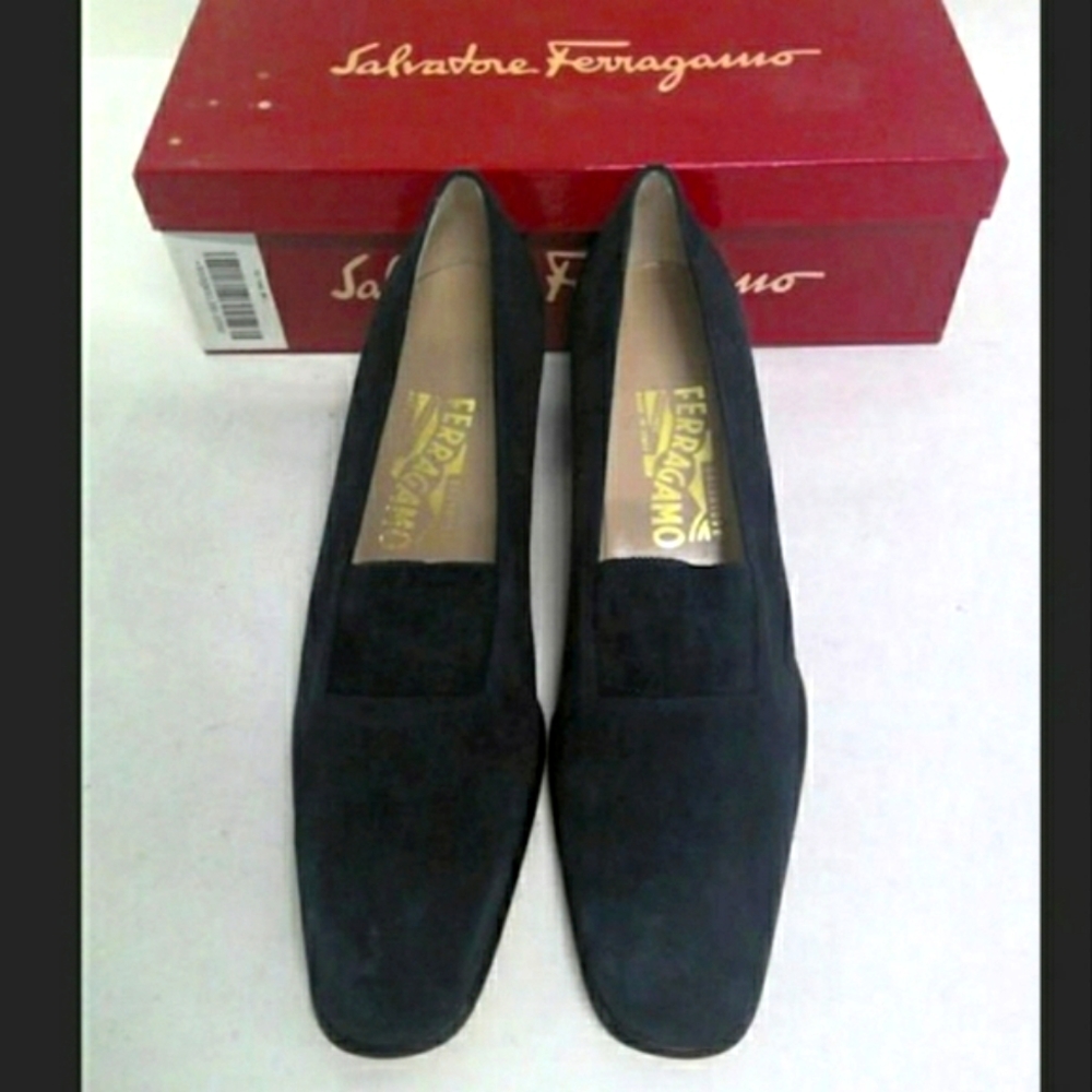 Salvatore Ferragamo Vintage Navy suede shoes 9 aaa